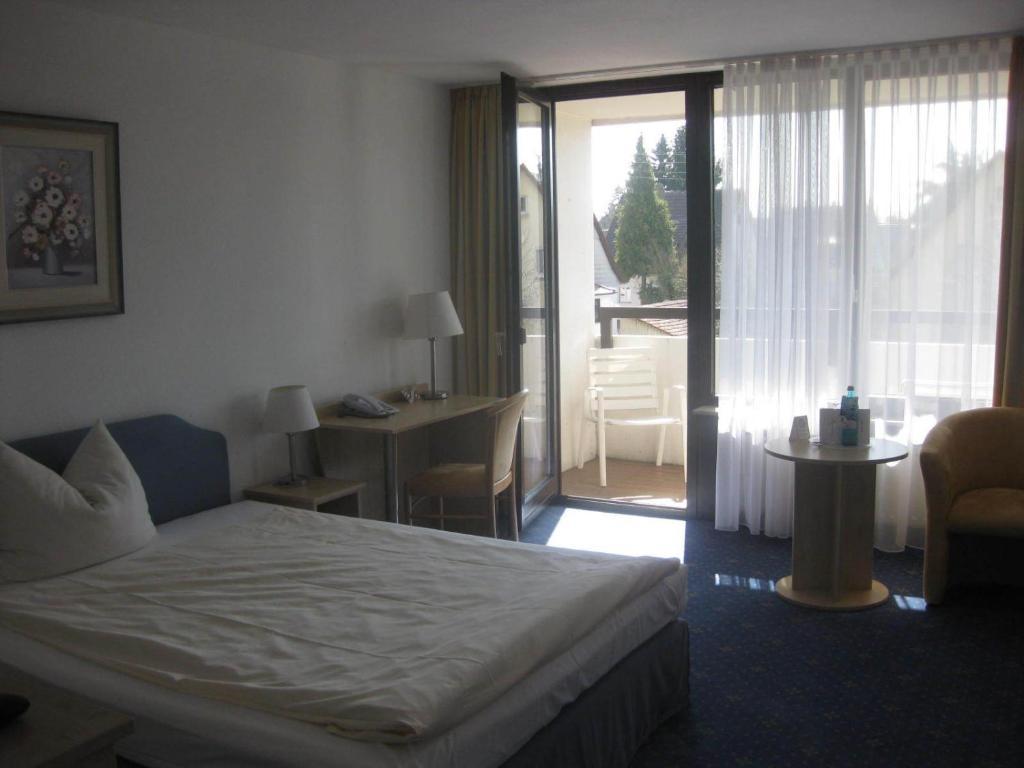 Hak Hotel Am Klostersee Зинделфинген Стая снимка